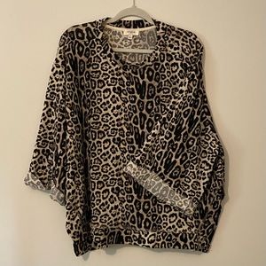 Leopard print lightweight sweater kimono sleeves w cuffs. Oversized large